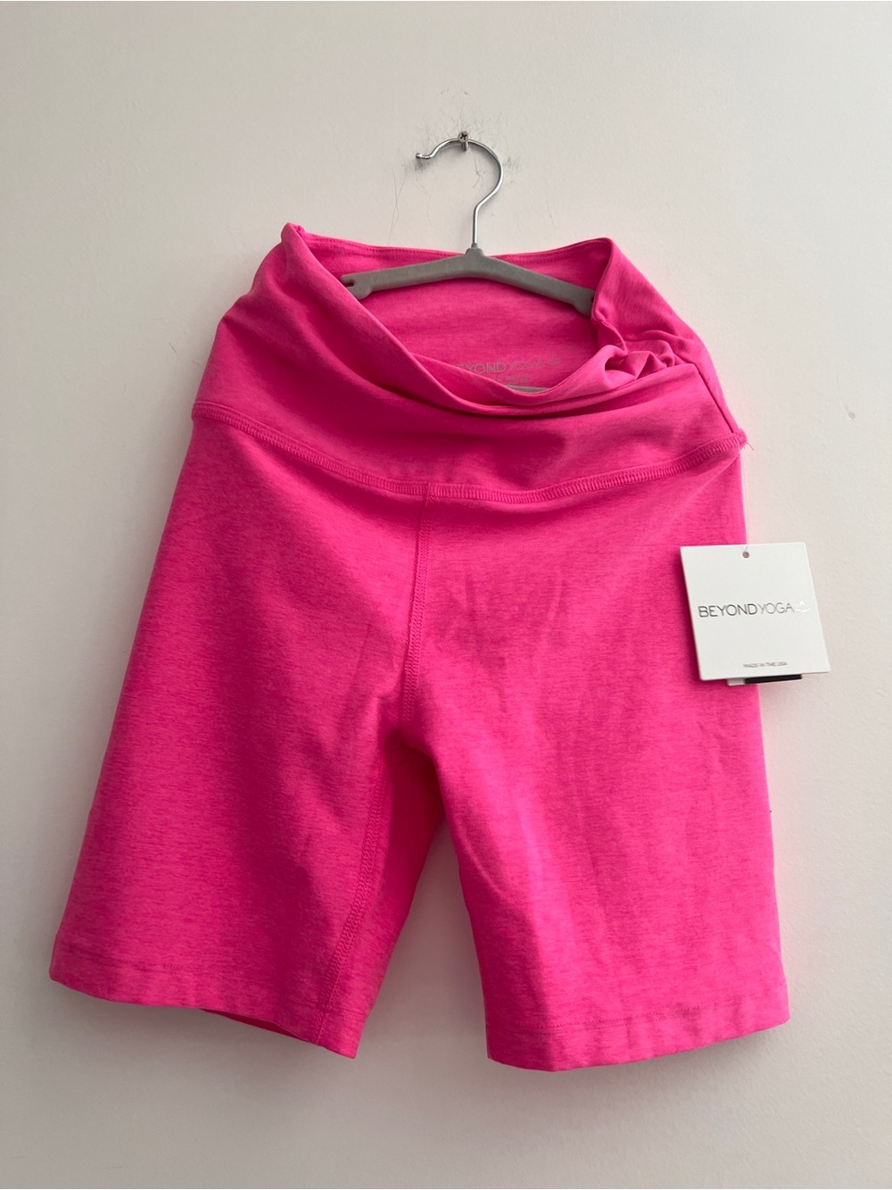 New🩷Beyond Yoga XS Bright Hot Pink Heather Fold-Over Waist Bike Shorts